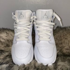 Air Jordan 1 Mid (Grade-school) 7Y